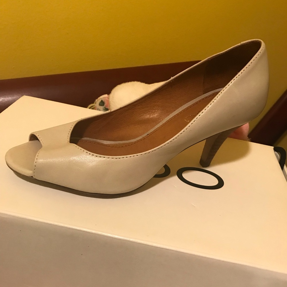 Shoes - Picture 2 of 4